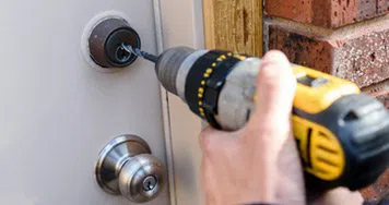 Security Locksmith Services Mira Loma, CA 951-381-0950 Security Locksmith Services Mira Loma, CA 951-381-0950 - 13-Key-Broke-In-Lock